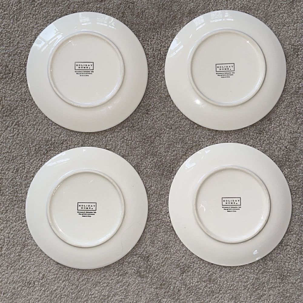 Holiday Home Snowflake ❄️ Dessert Plates! - Picture 2 of 6